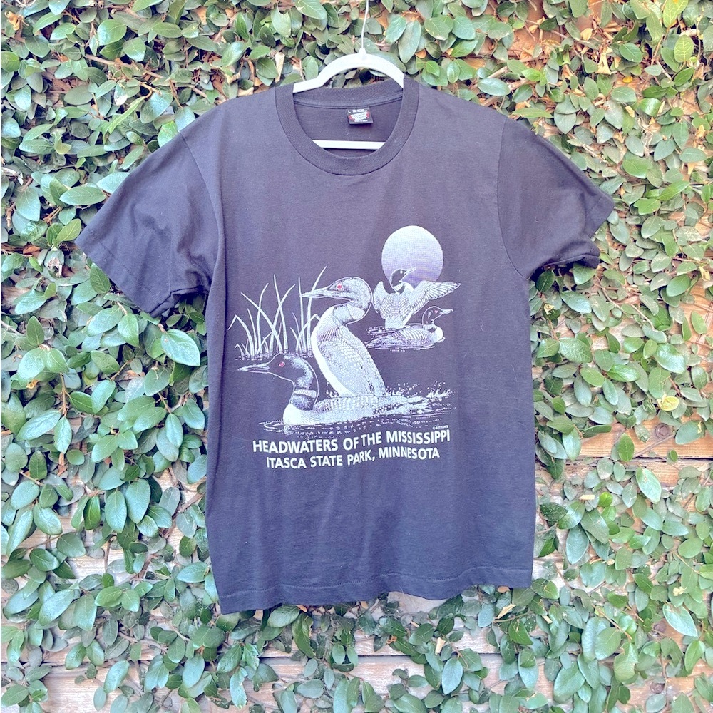 Vintage Minnesota Loon Black Graphic Tee - Short Sleeve Large